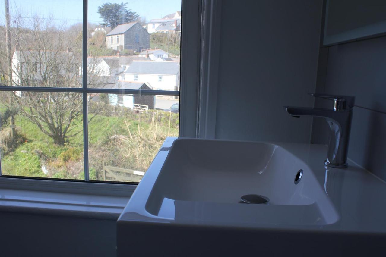 The Five Pilchards Inn Helston Extérieur photo